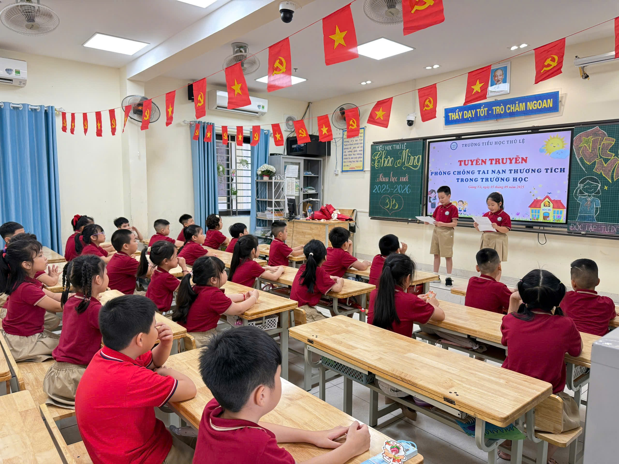 A group of children in a classroom
AI-generated content may be incorrect.