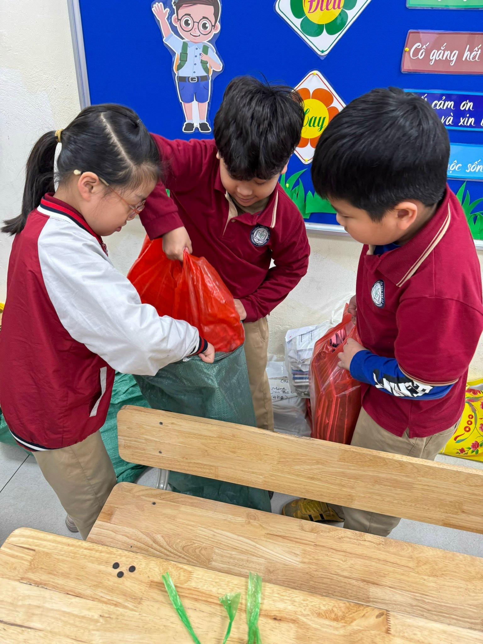 A group of children in uniform

AI-generated content may be incorrect.