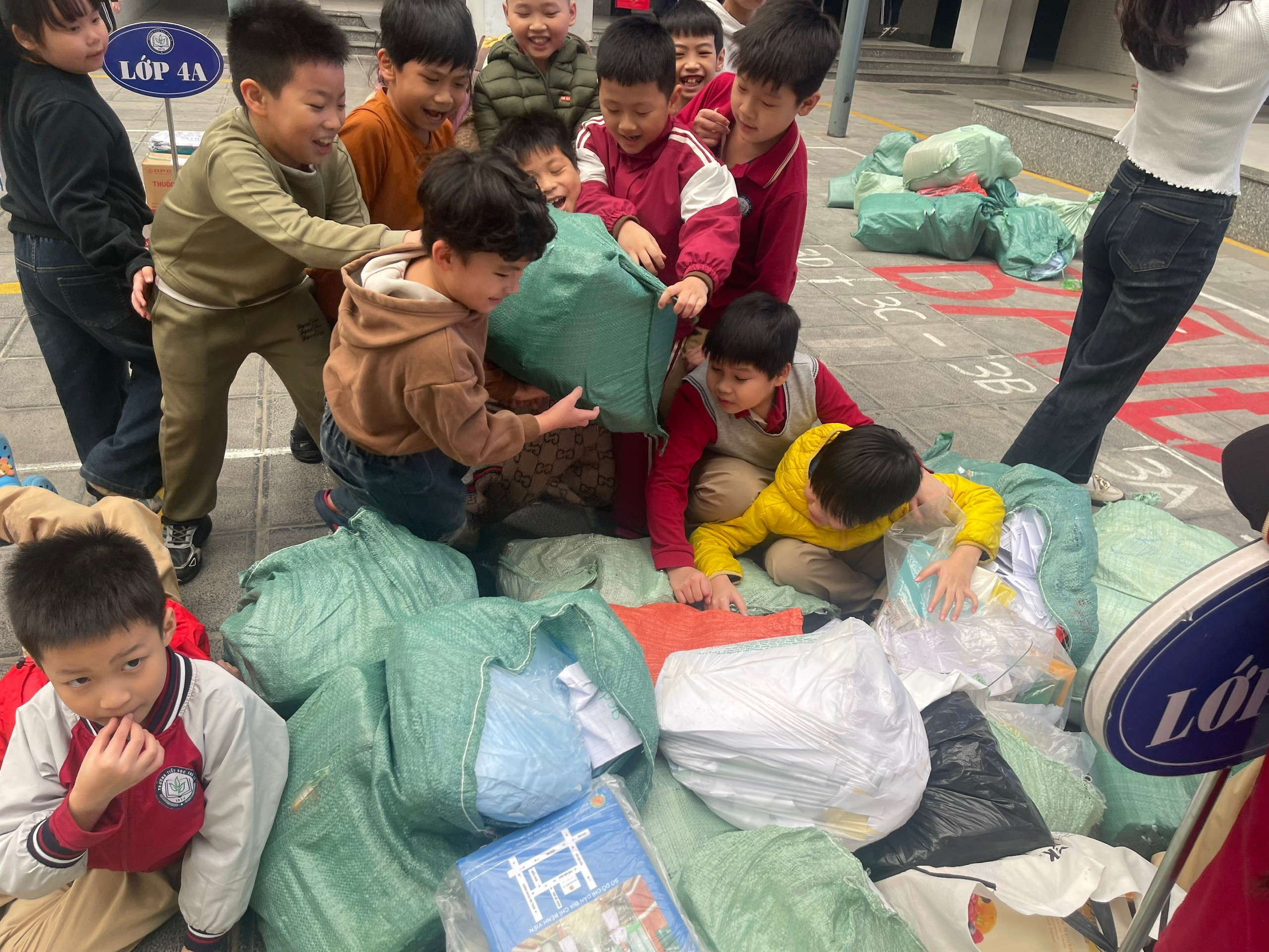 A group of children in a pile of bags

AI-generated content may be incorrect.