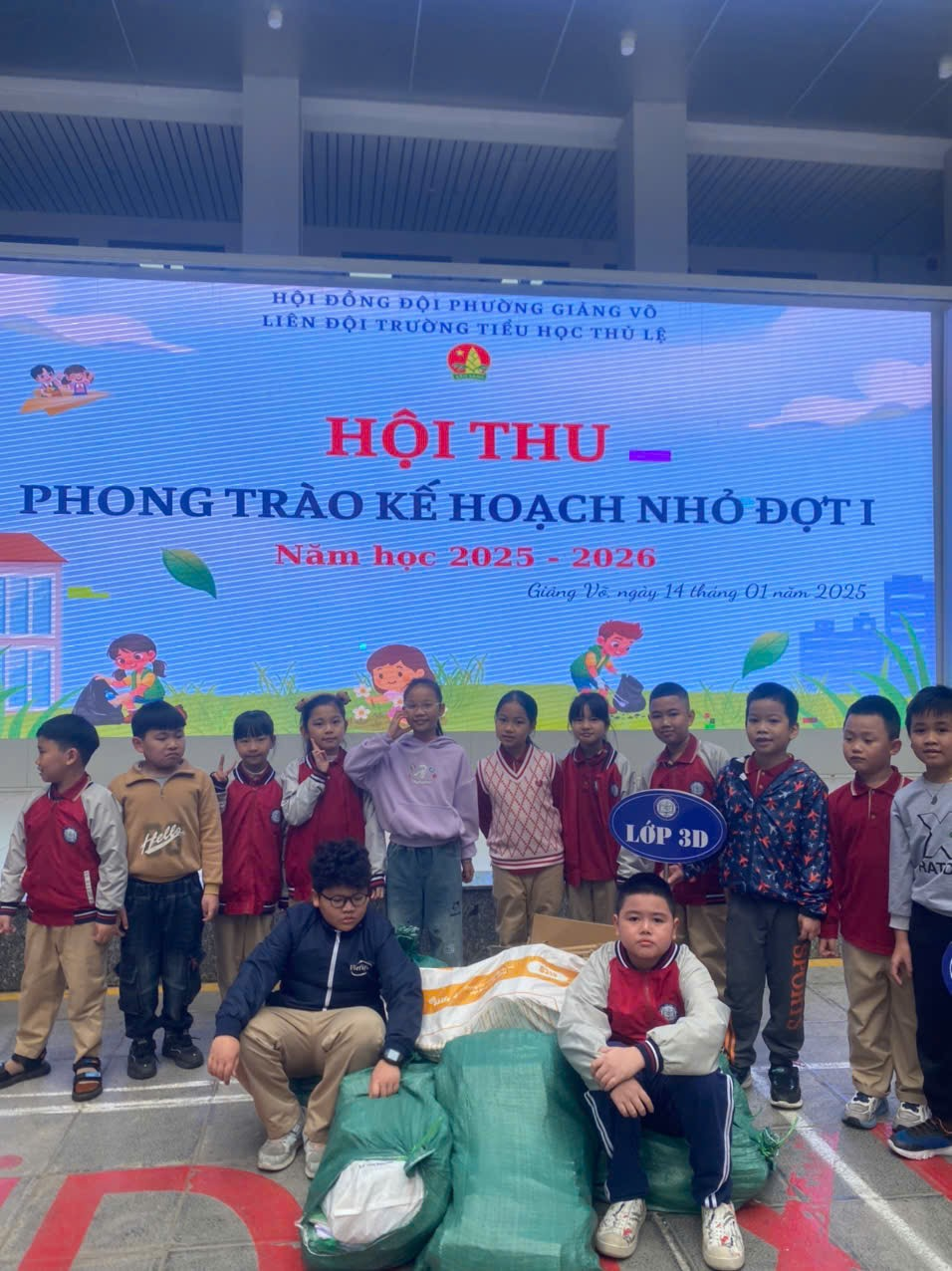 A group of children posing for a photo

AI-generated content may be incorrect.