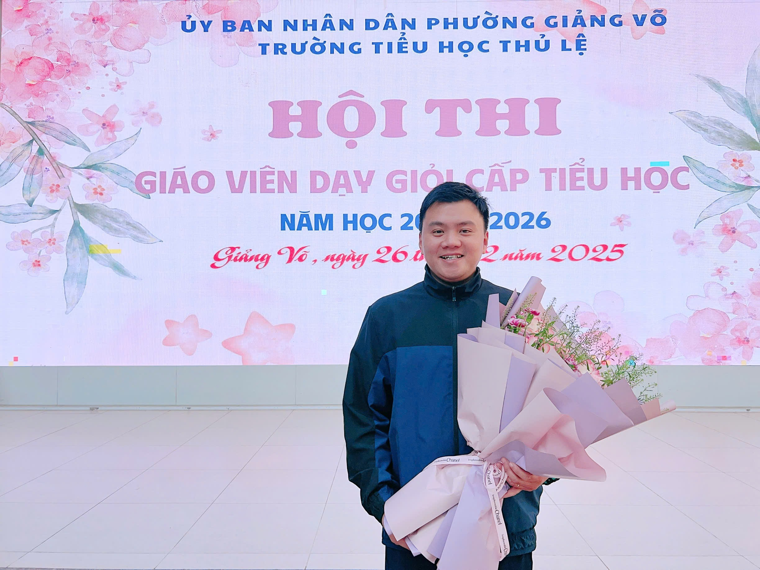 Ảnh có chứa văn bản, trang phục, Mặt người, người

Nội dung do AI tạo ra có thể không chính xác.