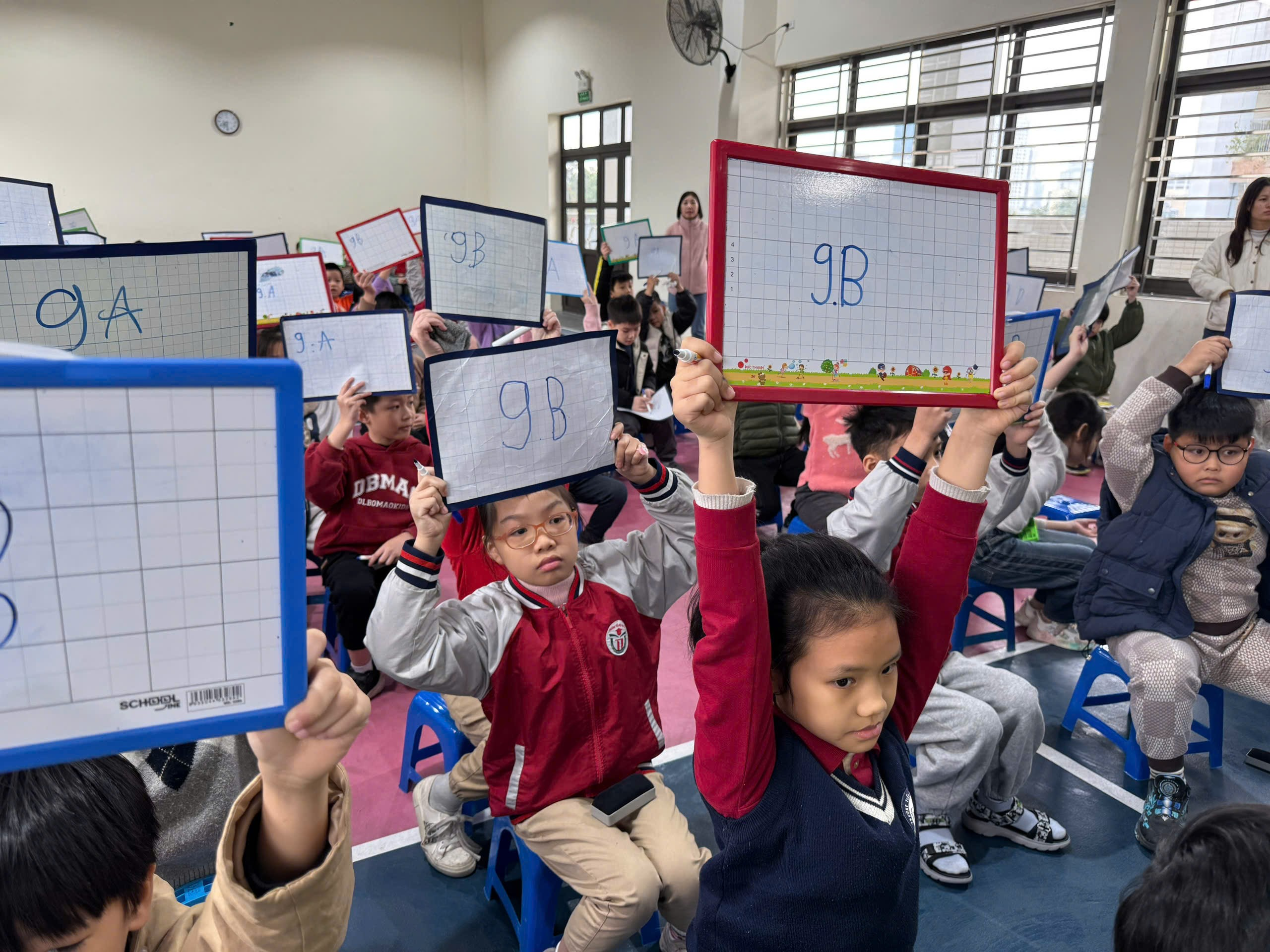 A group of children holding up signs
AI-generated content may be incorrect.