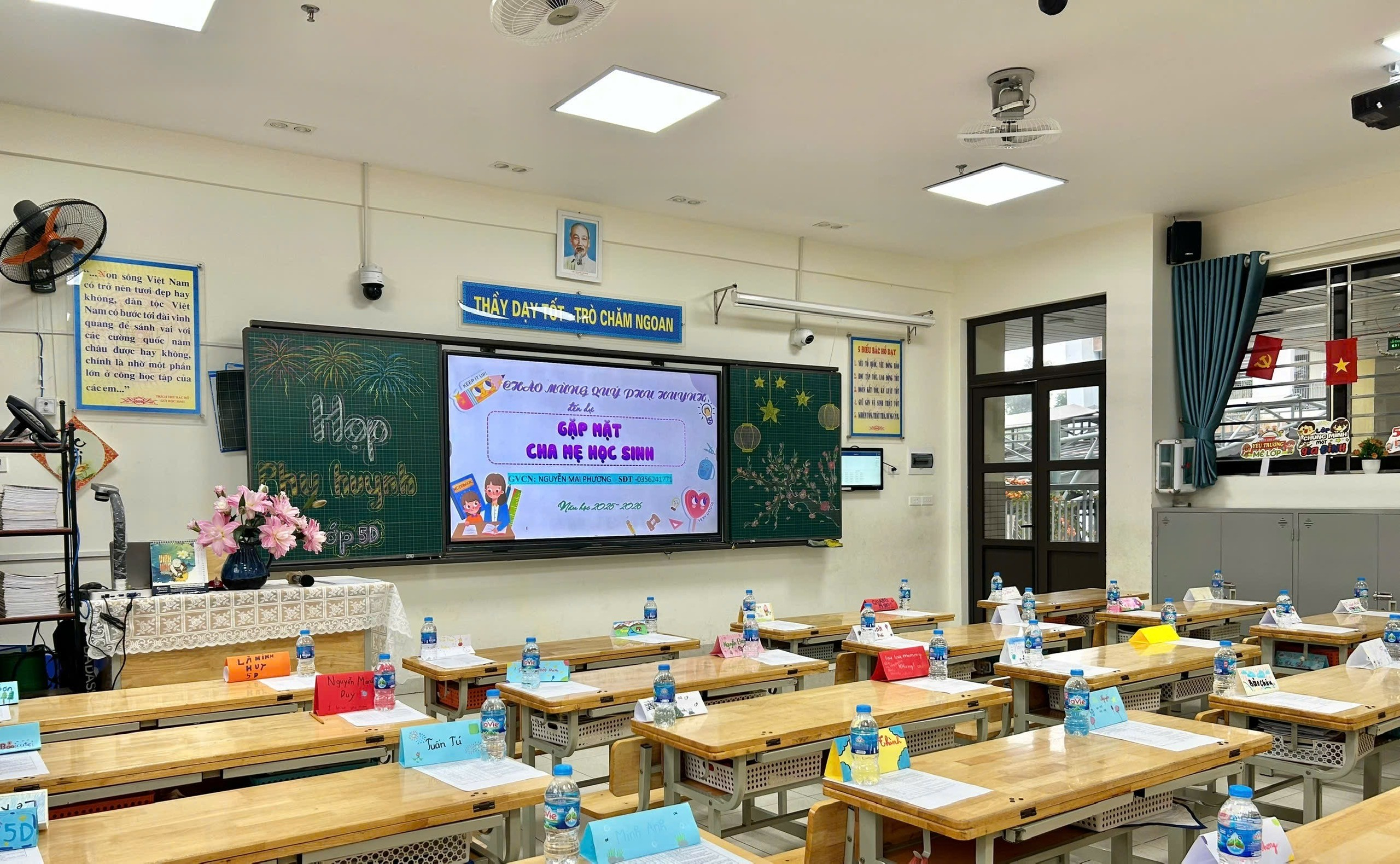 A classroom with desks and a large screen

AI-generated content may be incorrect.