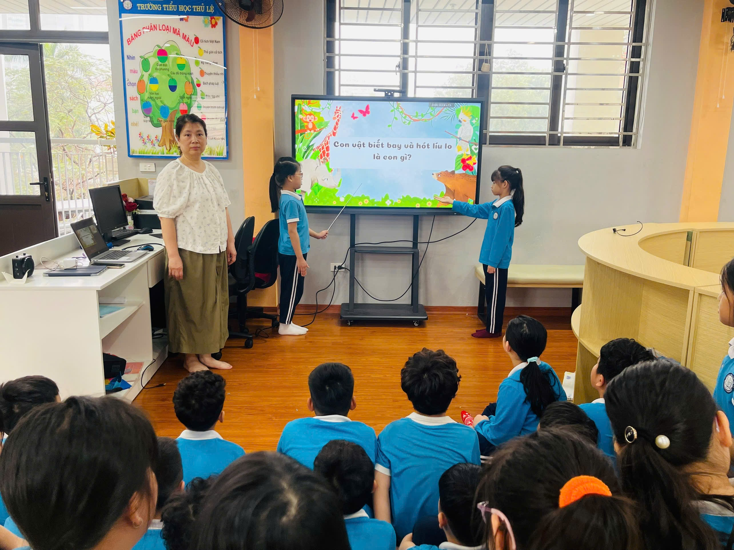 A group of kids in a classroom
AI-generated content may be incorrect.