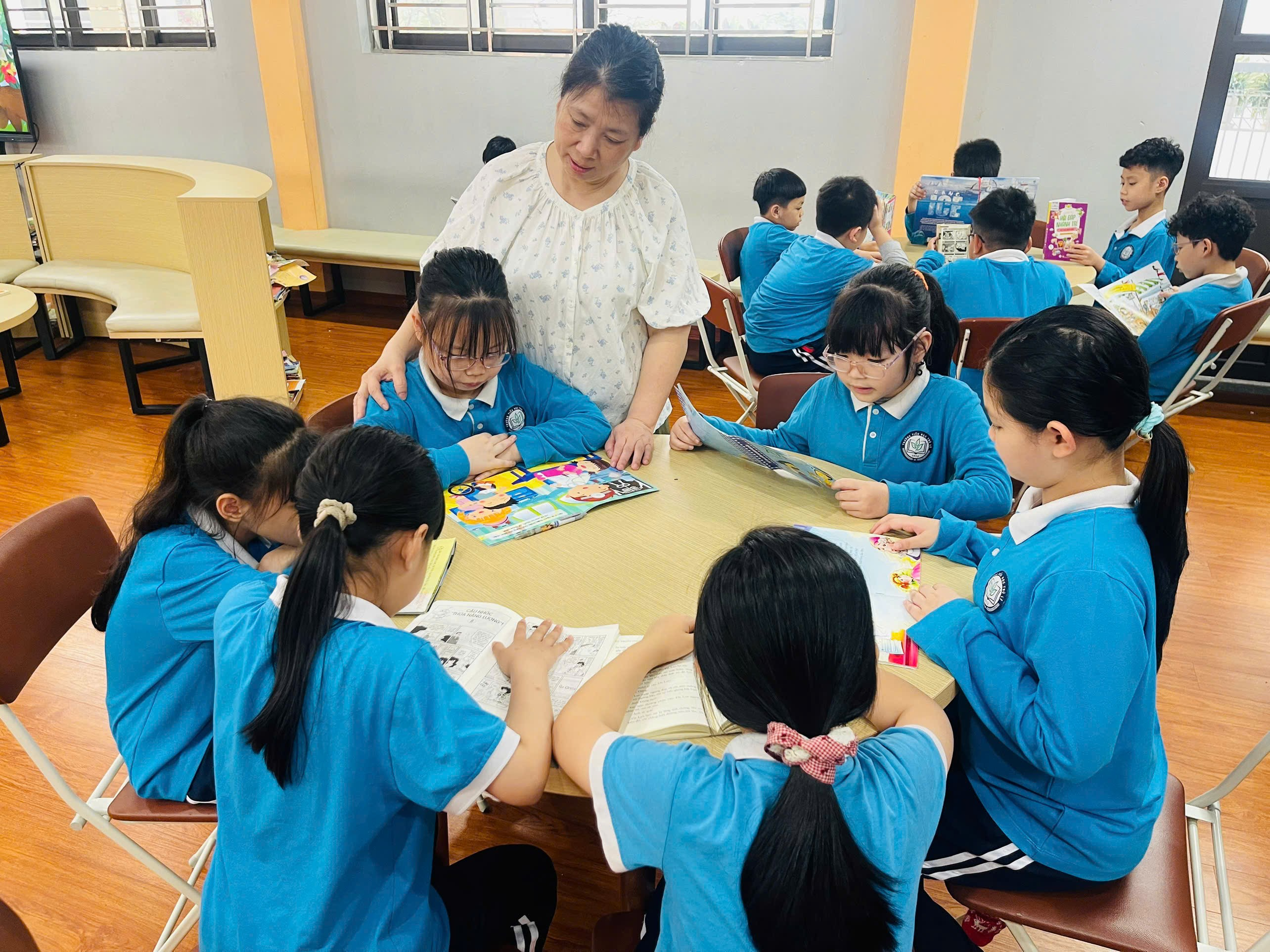 A group of children in a classroom
AI-generated content may be incorrect.