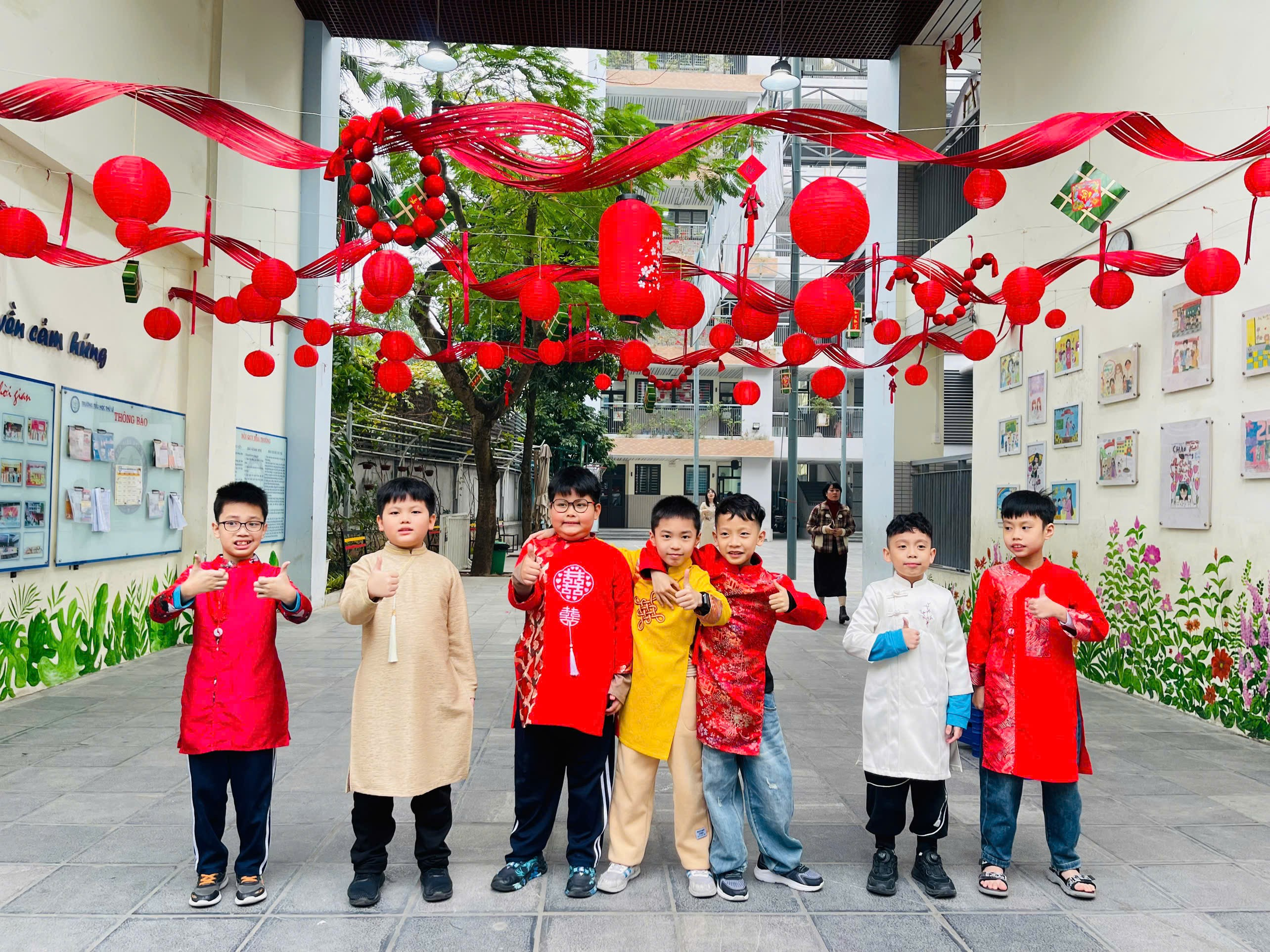 A group of boys in red shirts

AI-generated content may be incorrect.