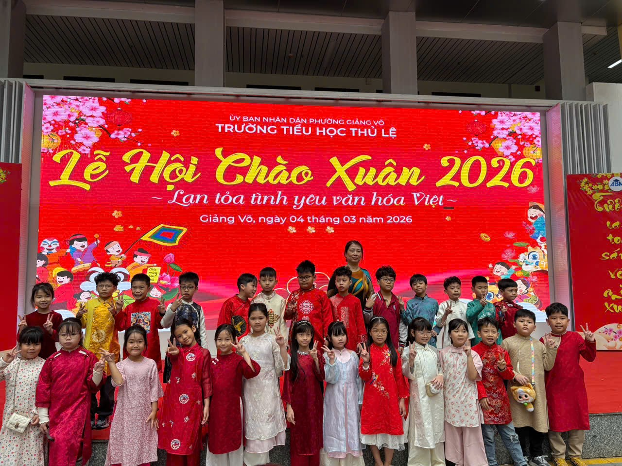 A group of people posing for a photo

AI-generated content may be incorrect.