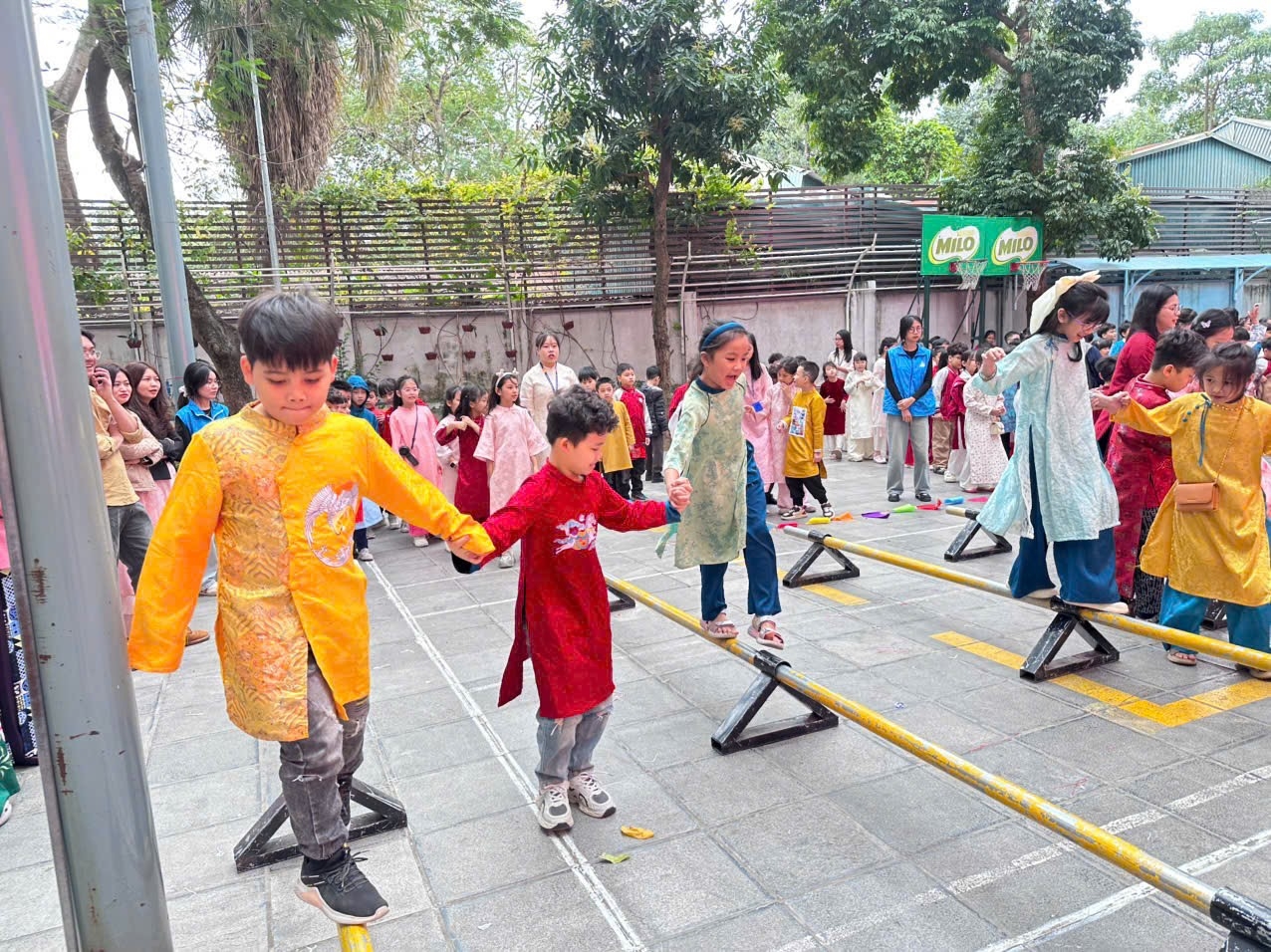 A group of children holding hands

AI-generated content may be incorrect.