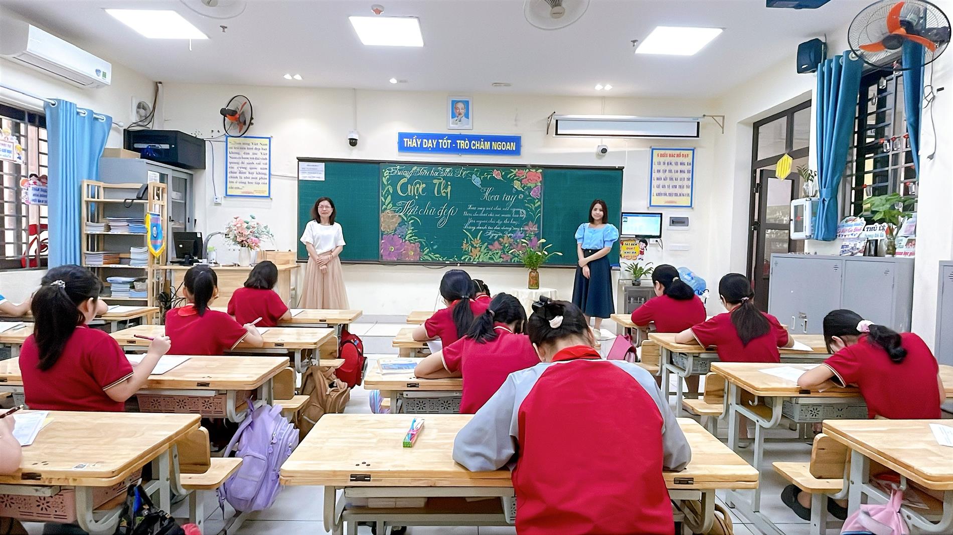 Học sinh Khối 5 trường Tiểu học Thủ Lệ tích cực tham gia cuộc thi “Nét chữ đẹp – Thắp sáng tri thức”