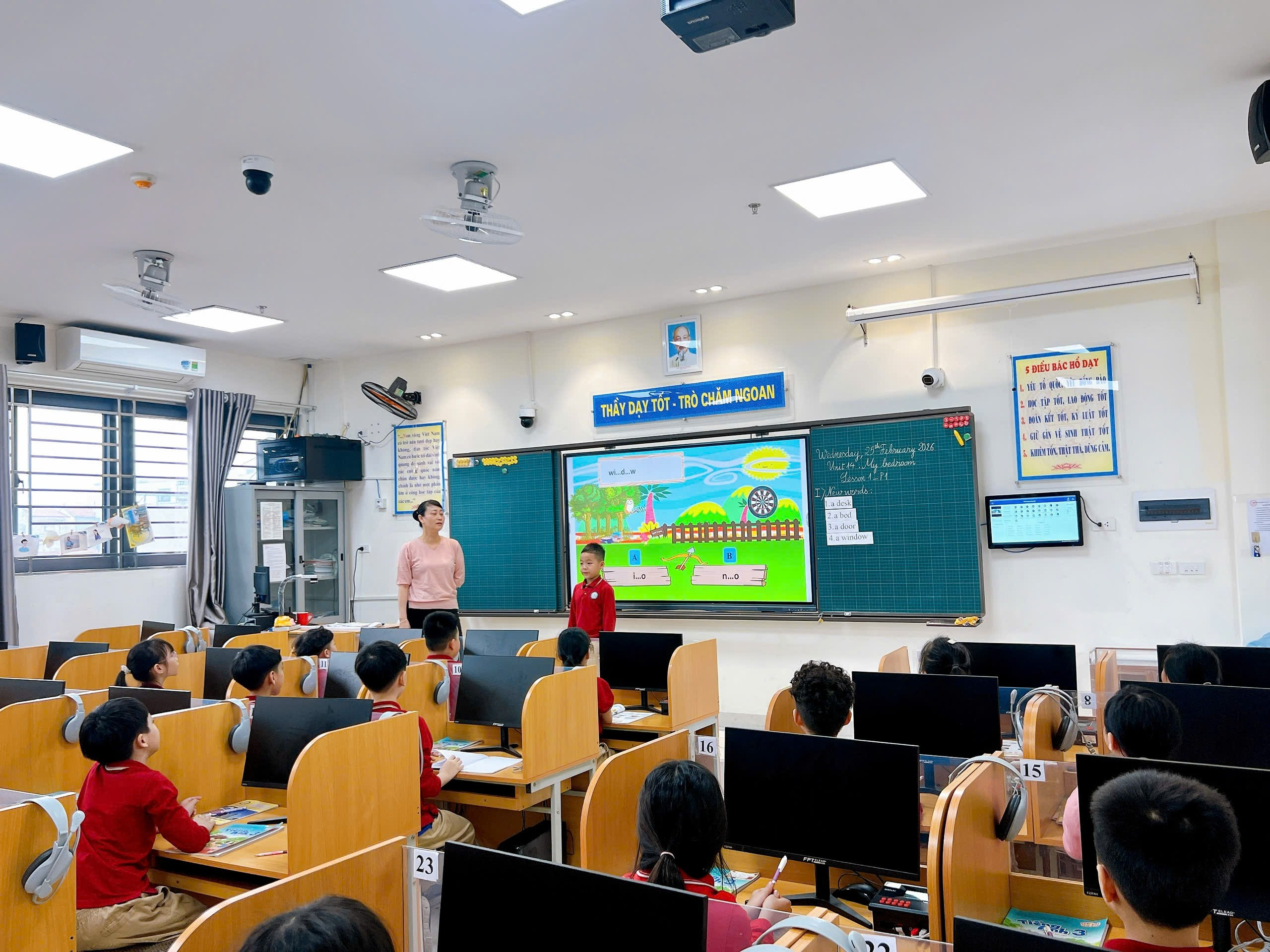 Ảnh có chứa văn bản, trong nhà, ghế, đồ đạc

Nội dung do AI tạo ra có thể không chính xác.