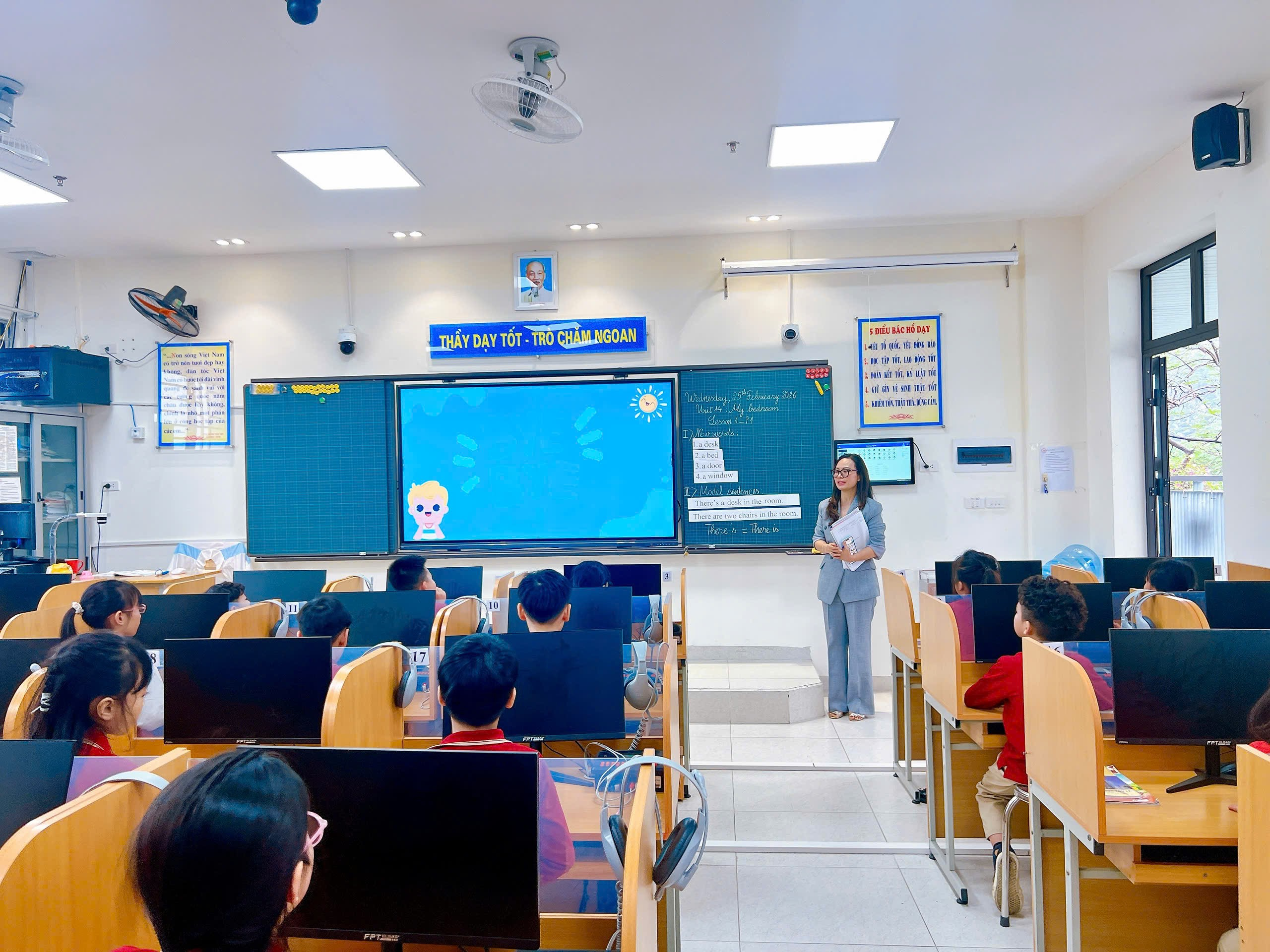 Ảnh có chứa văn bản, trong nhà, đồ đạc, ghế

Nội dung do AI tạo ra có thể không chính xác.